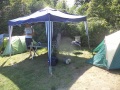 gelukkig toch de partytent meegenomen.... het was heet